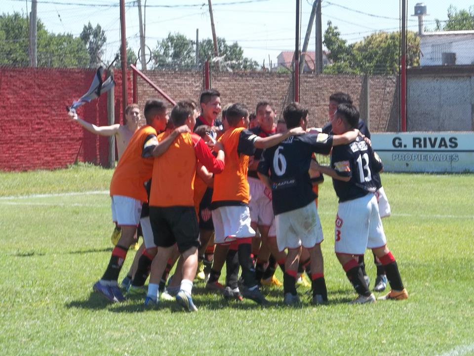Equipo 8 División 2014 festeja