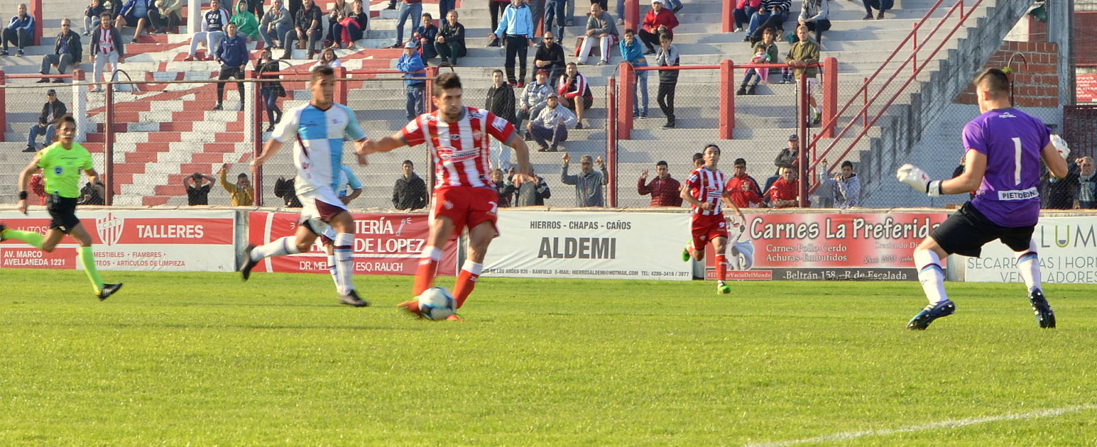 vs UAI-Urquiza 30 2016-17 18